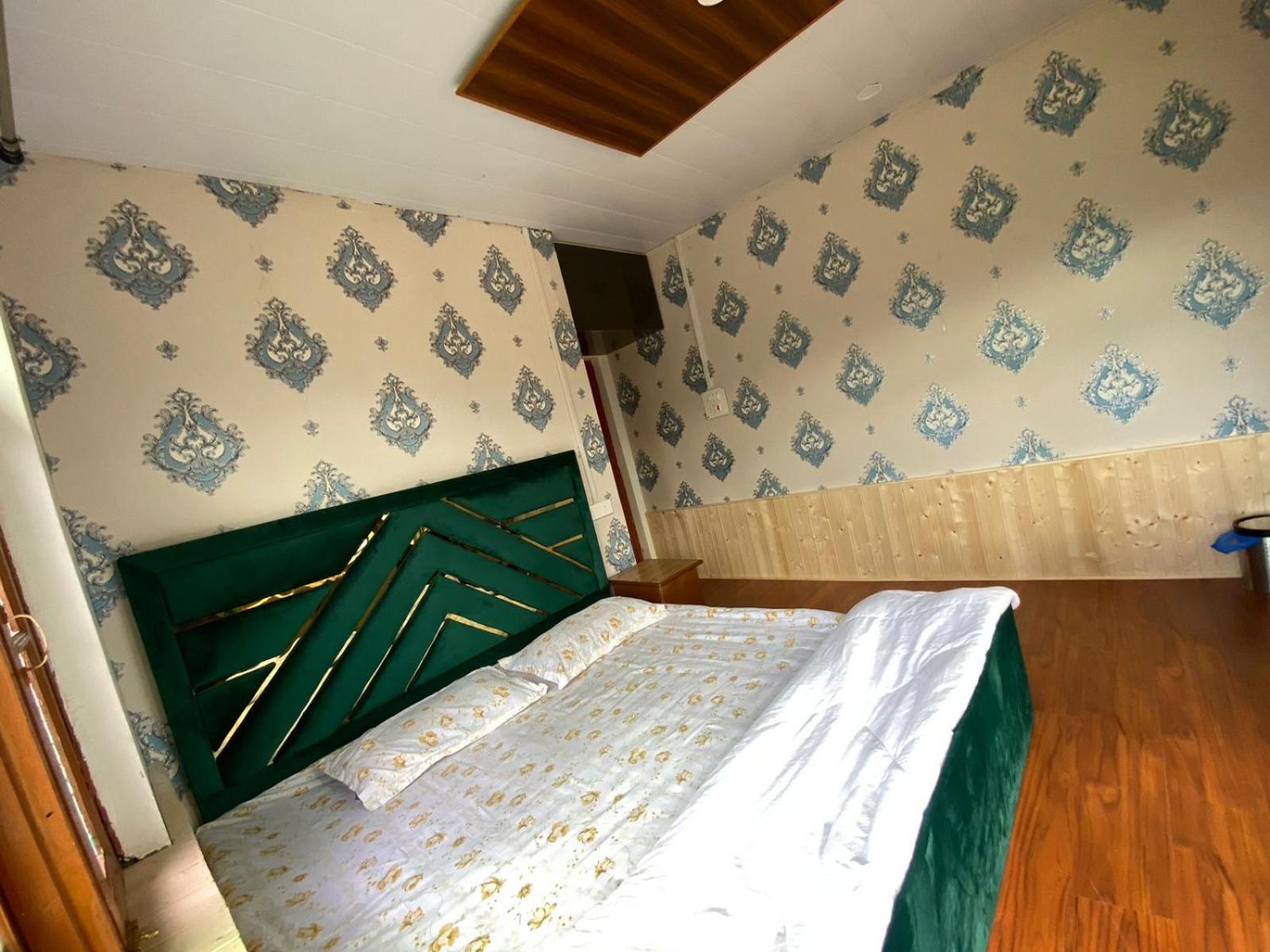 Sheen Homestay Gulmarg Exterior photo