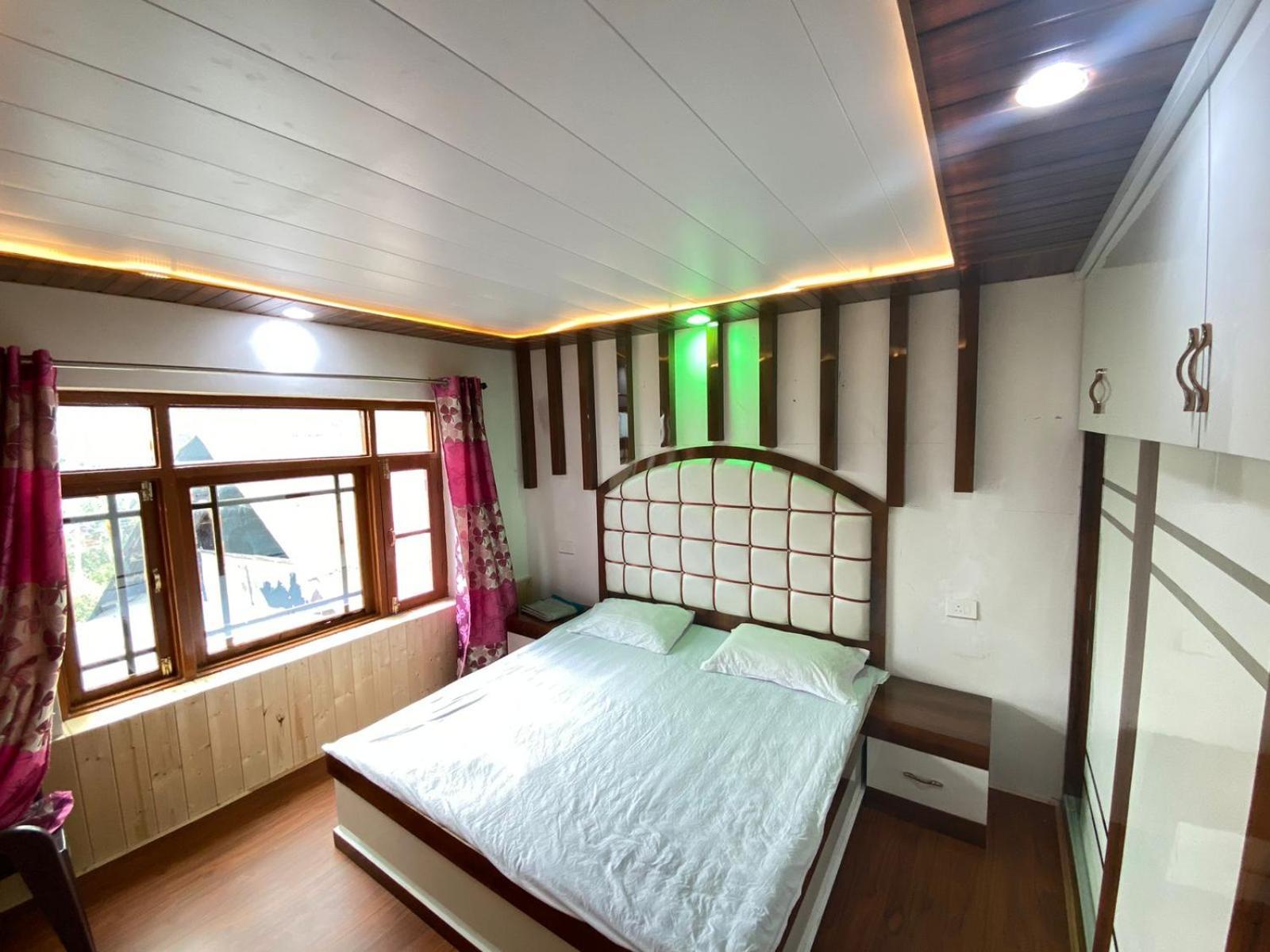Sheen Homestay Gulmarg Exterior photo