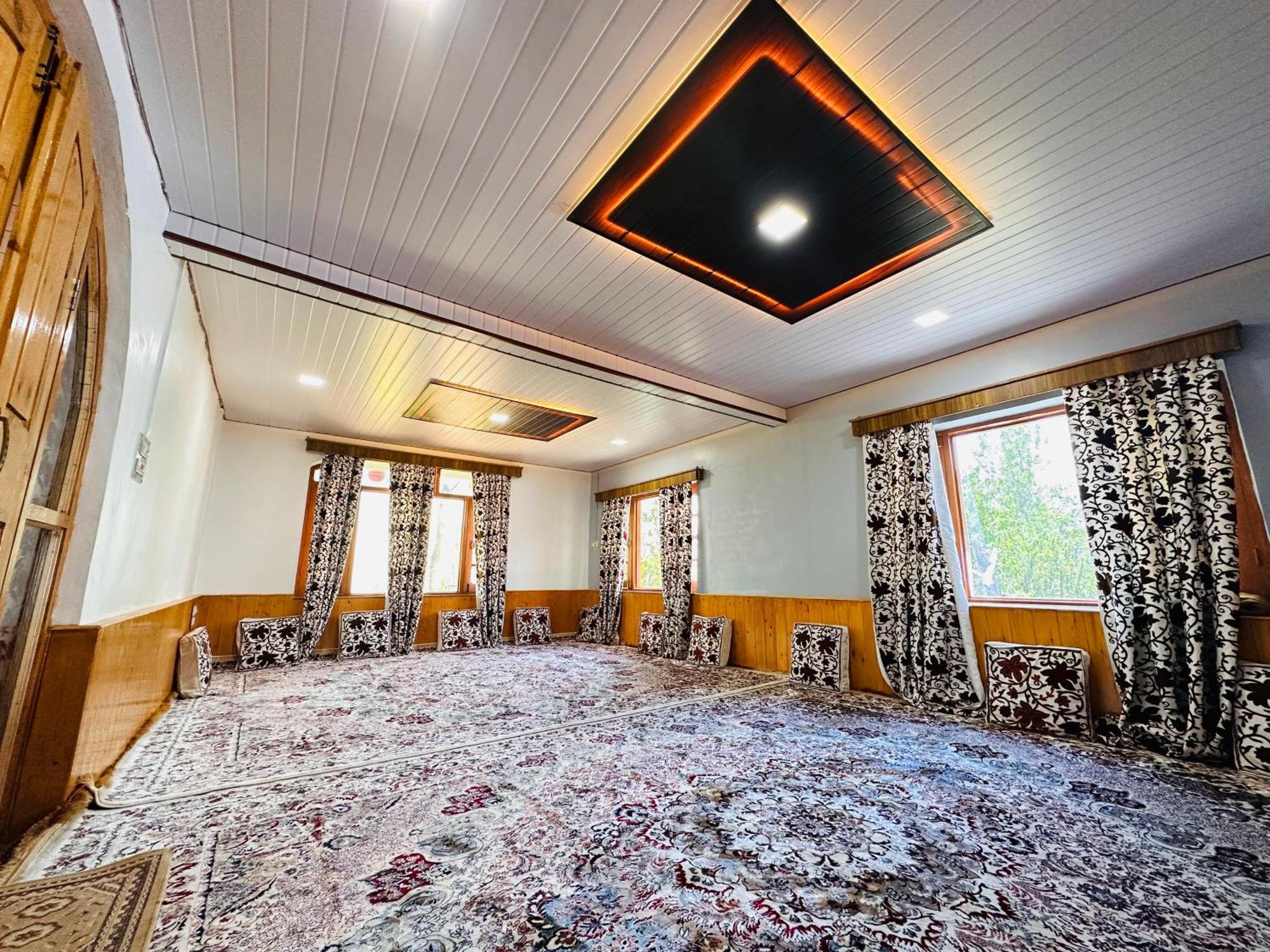 Sheen Homestay Gulmarg Exterior photo